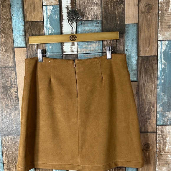 Stylish Tan suede Mini Skirt with Pockets - Picture 7 of 11